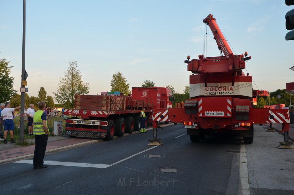 Kran drohte umzustuerzen Koeln Porz Zuendorf Hauptstr P079.JPG - Miklos Laubert